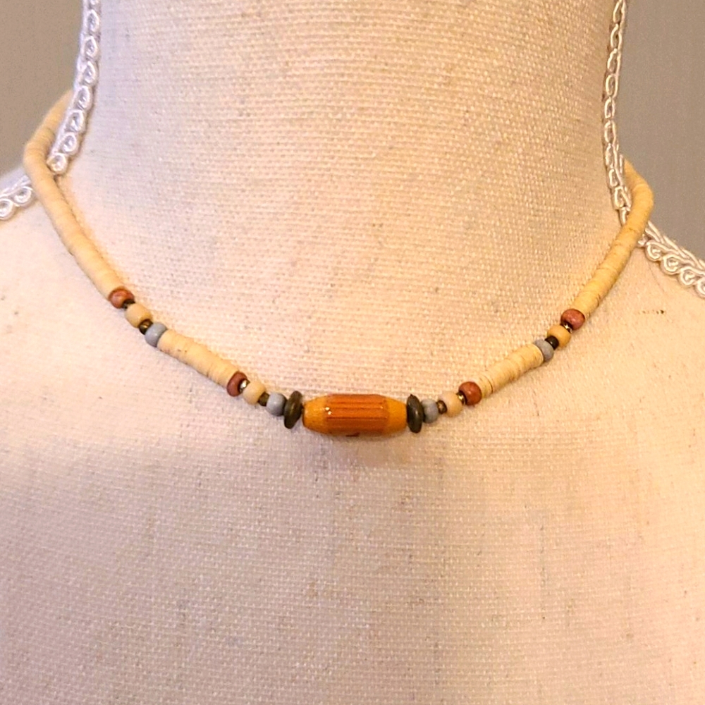 Vintage shell choker